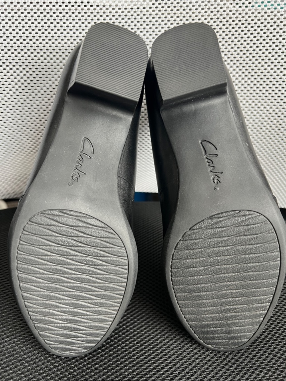 Clarks Black Leather Women's Comfort block heel pumps - Picture 9 of 9